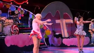 Katy Perry - California Gurls - Live - Part of Me 3D