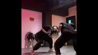 Jennie solo remix choreography me