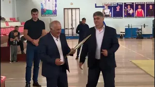 Эдгар Русланович Арамян награждает боксеров из Ахалкалаки