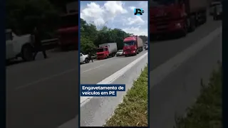 Engavetamento seguido de explosão deixa pelo menos 11 feridos em rodovia de Pernambuco #shorts