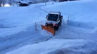 Schnee Reümung mit Unimog und  Schneepflug vom 11.02.2014 Zeit 09:45