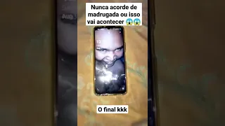 NUNCA MEXA NO CELULAR 📲 DE MADRUGADA. O final kkk#humor #meme #shortsvideo #treanding #shortviral