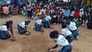 journée culturelle a soum  regarder la prestation des jeunes