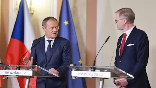 Premier Donald Tusk i Premier Czech Petr Fiala w Pradze przed spotkaniem Grupy Wyszehradzkiej.