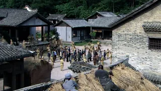 Anti-Japanese Movie!Japanese troops try to siege village;unaware of sniper on rooftop aiming at them