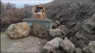 Road Work with CATERPILLAR D8R DOZER ''Single Section''#dozer#bulldozer#komatsu #liebherr#caterpilla