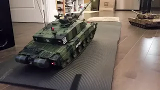 Heng Long 1/16 Challenger 2 running on the small hill