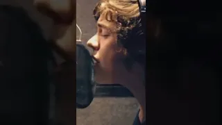 Harry styles recording ”What makes you beautiful” #1d #onedirection #harrystyles #harry