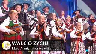 "Walc o życiu" Mała Armia Janosika - Koncert "O niebo lepiej" dla Jana Pawła II (TVP1, Zamość 2023)