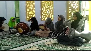 Latihan musik kesenian islam hadroh. Tetap semangat latihan karena selalu cinta bersholawat.