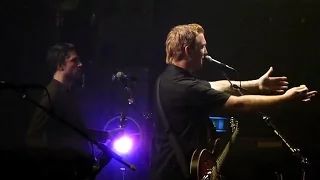 Queens of the Stone Age - Walkin' on the Sidewalks live in Paris, 2011