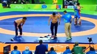 Монгольские тренеры на Олимпиаде в Рио разделись в знак протеста