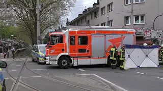 Köln - Am heutigen Dienstagnachmittag ist es in Köln zu einem schweren Verkehrsunfall gekommen,
