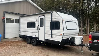 Taylor Coach 2022 20’ side door bunk model.