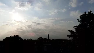 Weerbericht voor vrijdagmiddag: meer wolken en minder warm