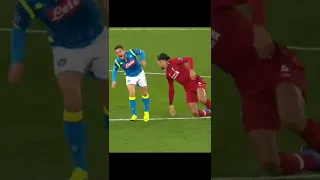 Van dijk almost breaks mertens ankle🤯😱