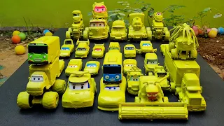 Clean up muddy minicars & disney pixar car convoys! Play in the garden | Video for Kids