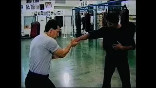 Filipino Martial Arts - Disarming 1 - 12 Knife