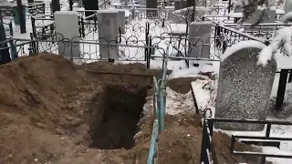 В Тольятти на кладбище при копке могилы нашли расчленённое тело, разложенное по разным пакетам