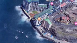 Powerfull waves crash into balconies in Tenerife - Spain || GoViral