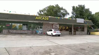 Westside internet cafe robbed by 2 masked gunmen