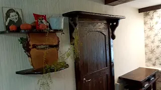 Короткое видео о межкомнатной двери под старину, из массива сосны, сделанной своими руками.