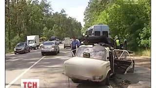 На Гостомельській трасі під Києвом майже одночасно трапилося дві жахливі аварії