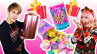 PREZENT OD CHŁOPAKA 🎁🎅🏻COLOR REVEAL SLUMBER PARTY 🌈 50 NIESPODZIANEK! 💦