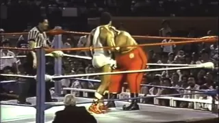 WWC: Carlos Colón vs. Abdullah the Butcher (1985)