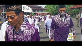 SAT Anggota Polsek pemalang Mengawal Calon Jamaah Haji Kab Pemalang Di Pimp oleh AKP.M GHUFRON.SH.MH