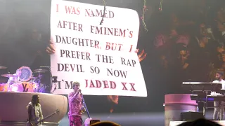 Machine Gun Kelly reacts to fan with Eminem sign