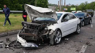 В Днепре на Космической столкнулись 4 авто: пострадали мужчина и ребенок