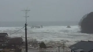 Tsunami At Koizumi JHS, Kesennuma [Part 1, Destabilized]