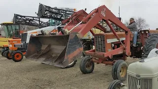 IHC 656 tractor w/2350 IH front loader