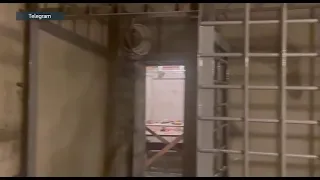 Росіяни готують клітки у філармонії Маріуполя для судилища над військовополоненими