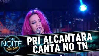 Priscilla Alcantara canta sucessos no palco | The Noite (12/12/16)