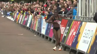 Corredora cae desfallecida antes de cruzar la meta en el  Marathon Commonwealth Games 2014