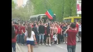 Фанаты Рубина перекрыли улицу в Екатеринбурге