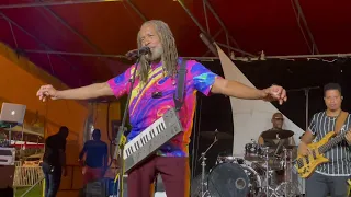 UN PEU DE MUSIQUE AVEC JEAN-CLAUDE NAIMRO DE KASSAV'...