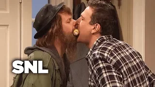 Kissing Family: Thanksgiving - SNL