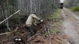 МЕТАЛЛОКОП!!!!  ОДИН В ЛЕСУ С НОЧЕВКОЙ,КОПАЮ Р......!!!!