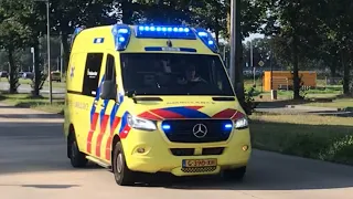 Ambulance 05-103 05-115 06-157 met hoge spoed door Enschede