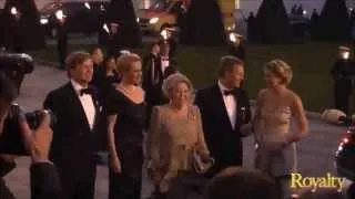 Intro Queen Beatrix in  state dinner in Palace Bellevue, Berlin