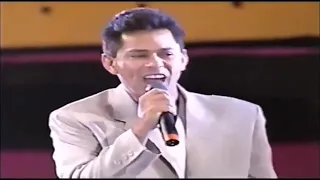 Amigos 1995 - Leandro & Xororó cantam "Temporal de Amor"