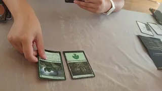 Teaching my girlfriend Magic : The Gathering. Tap that land : Part #1