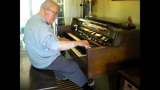 Mike Reed plays "Samba de Verão" on his Hammond Organ