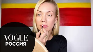 Елена Крыгина показывает как сделать макияж для тонких губ | Vogue Россия