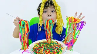 Annie and Sammy Pretend Play with Playdoh Colored Noodles Food Toys for Children