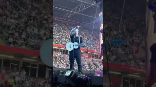 Ed Sheeran Stops A Fight In The Crowd 😱