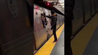 😳MTA CONDUCTOR 🫳🏾🧑🏼‍🦲 IG(comedyrelic) #shorts #comedyrelic